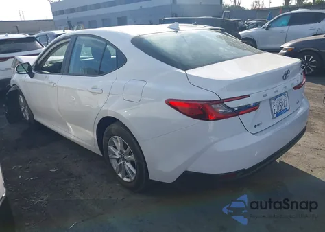 2025 Toyota Camry Le z USA, uszkodzony, nr VIN 4T1DAACK2SU536151